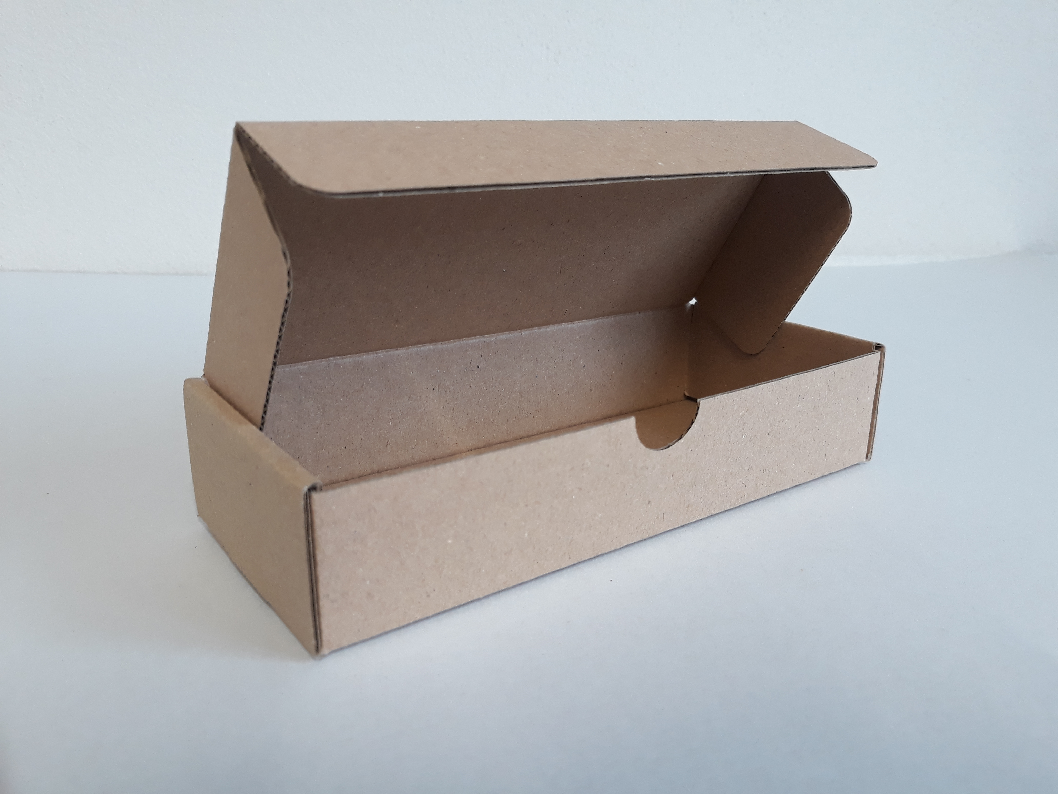 Kartónový obal  160 x 67 x 33 mm,3 VL E HH