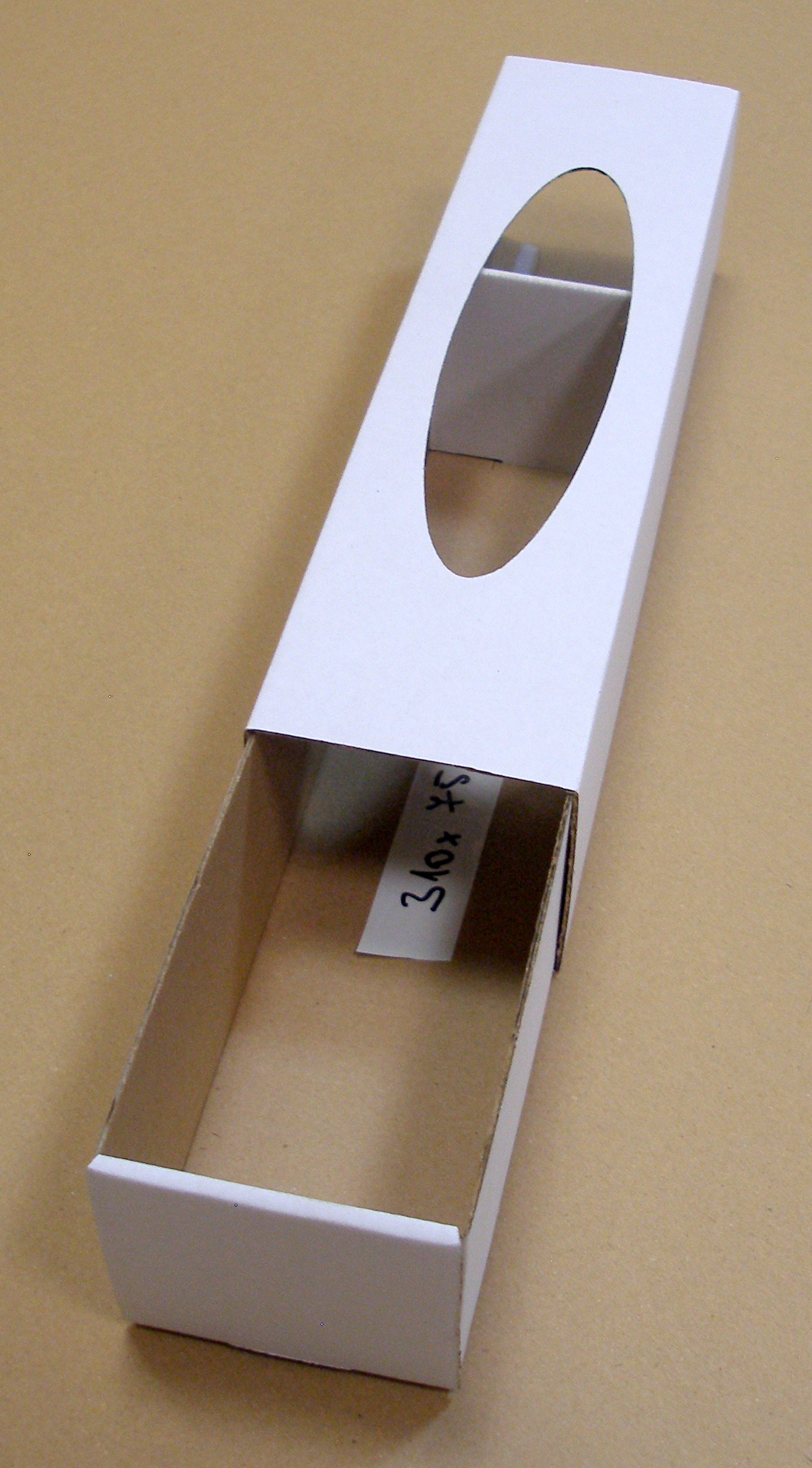 Kartónový obal s otvorom 310 x 75 x 70 mm , 3 VLE BH