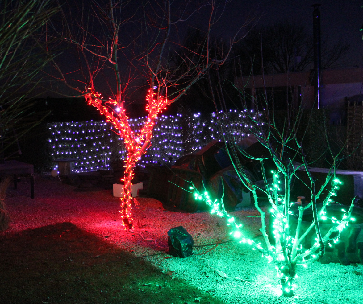 Vianočná LED svetelná reťaz tmavá, zelená LED 3 x 4m (150 + 30 FLASH LED) 