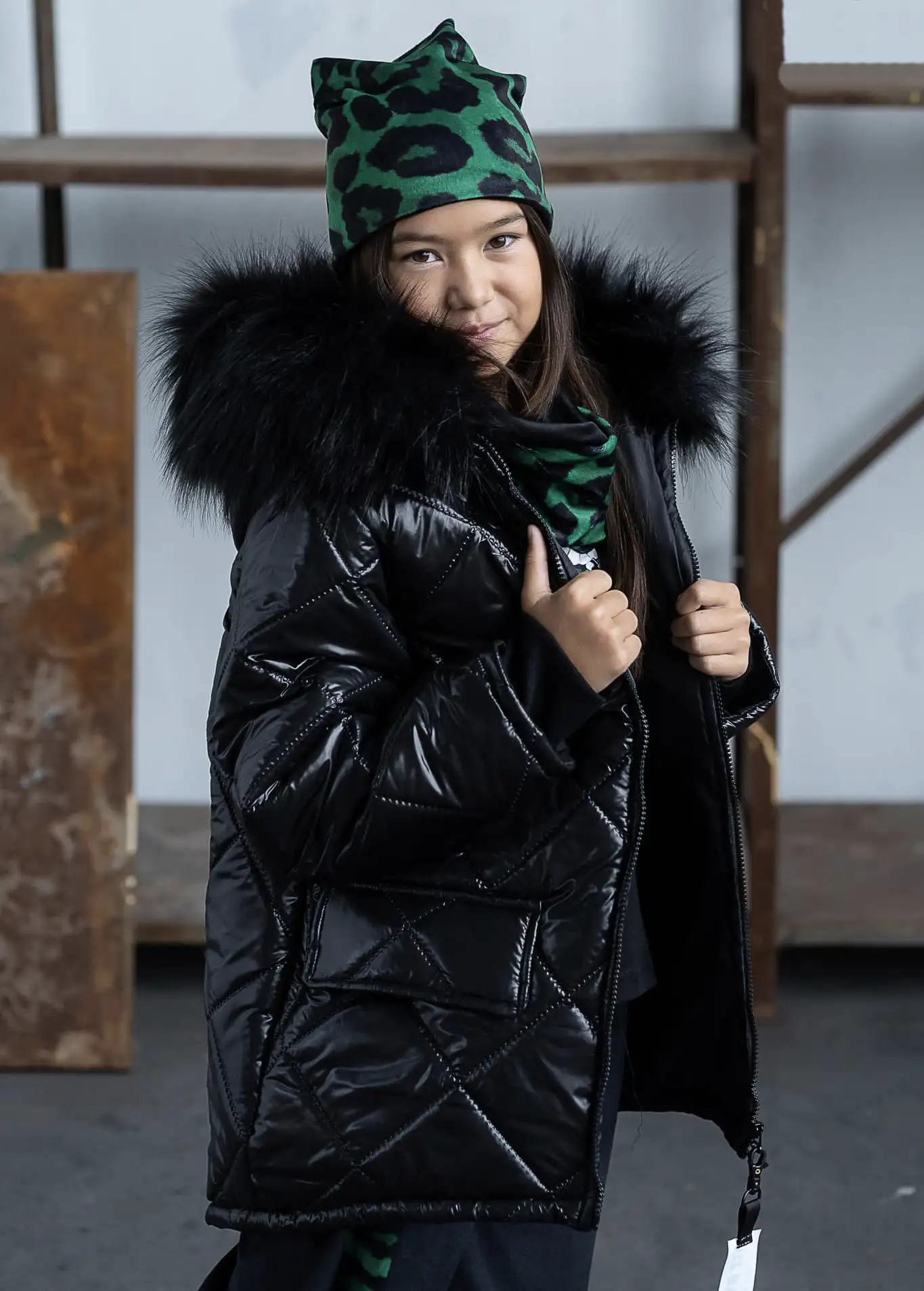 dievčenská zimná bunda s kožušinou čierna