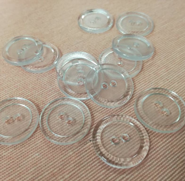 Gombík dvojdierkový veľkosť 20mm - 1kus