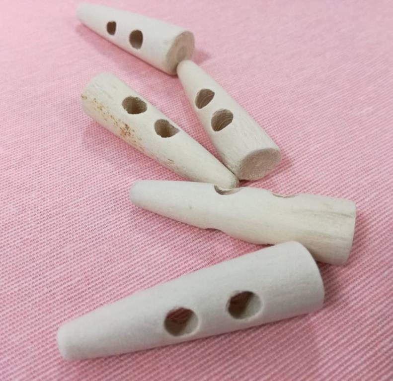 Gombík roh 13x50 mm - kus