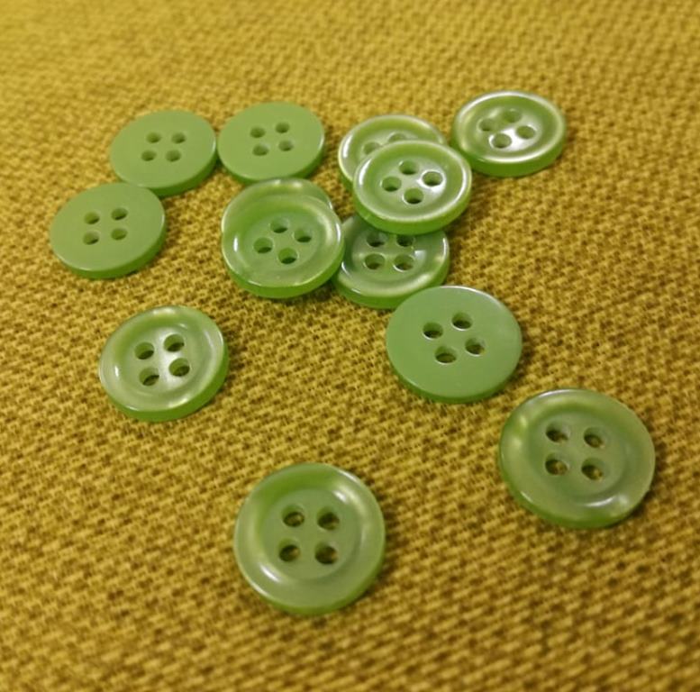 Gombík štvordierkový veľkosť 12mm - 1kus