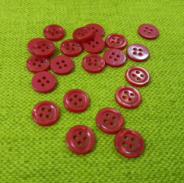 Gombík štvordierkový veľkosť 12mm - 1kus