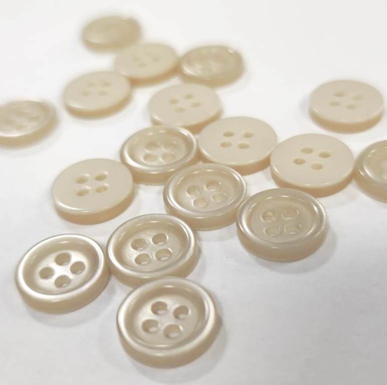 Gombík štvordierkový veľkosť 12mm - 1kus