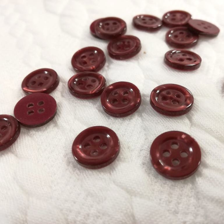 Gombík štvordierkový veľkosť 12mm - 1kus
