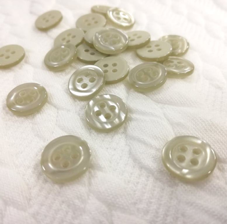 Gombík štvordierkový veľkosť 12mm - 1kus