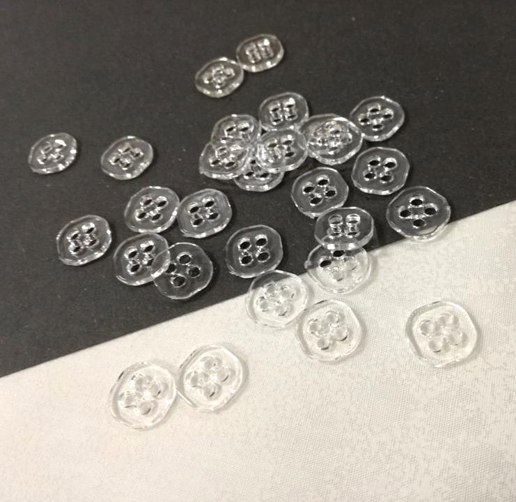Gombík štvordierkový veľkosť 12mm - 1kus