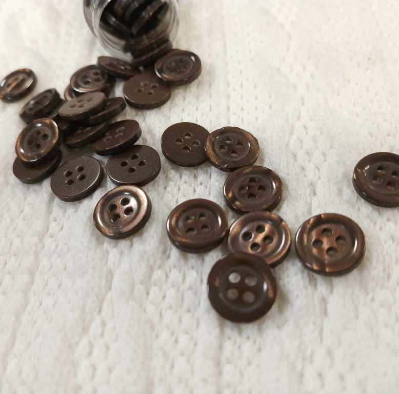 Gombík štvordierkový veľkosť 12mm - 1kus