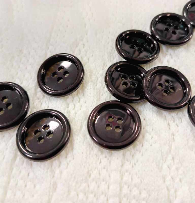 Gombík štvordierkový veľkosť 21mm - 1kus