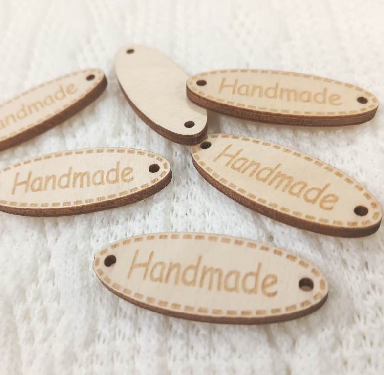 Drevená ceduľka / ozdoba hand made 10x20mm- 1kus