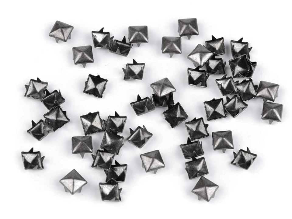 Cvočky na oblečenie 7x7mm pyramída - 50 ks