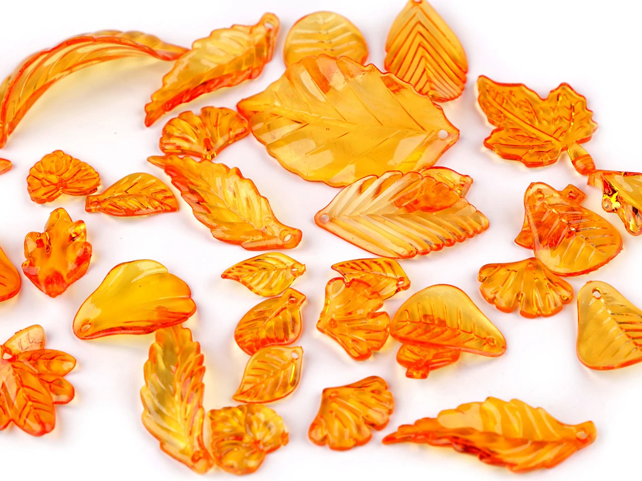 Plastové koráliky lístočky mix tvarov aj veľkostí- 20g