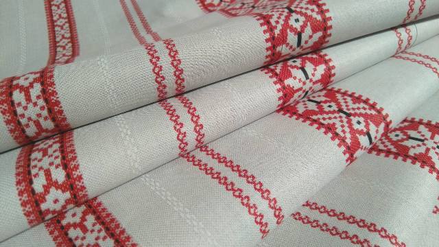 ČERVENÝ FOLKLÓR NA BIELEJ BAVLNE