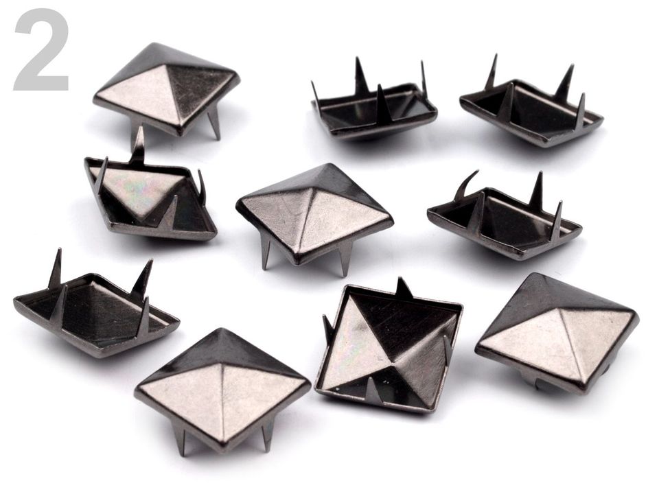 Cvočky na oblečenie 12x12mm pyramída - 50 ks