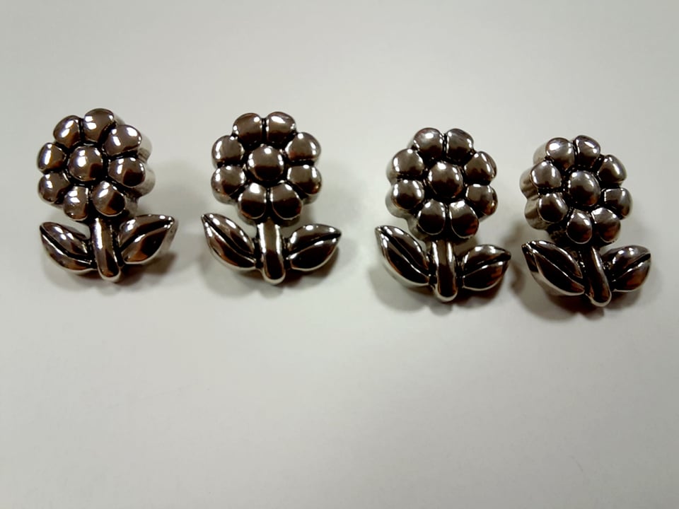 Strieborný gombík "kvietok"  Ø 17mm - 1 ks