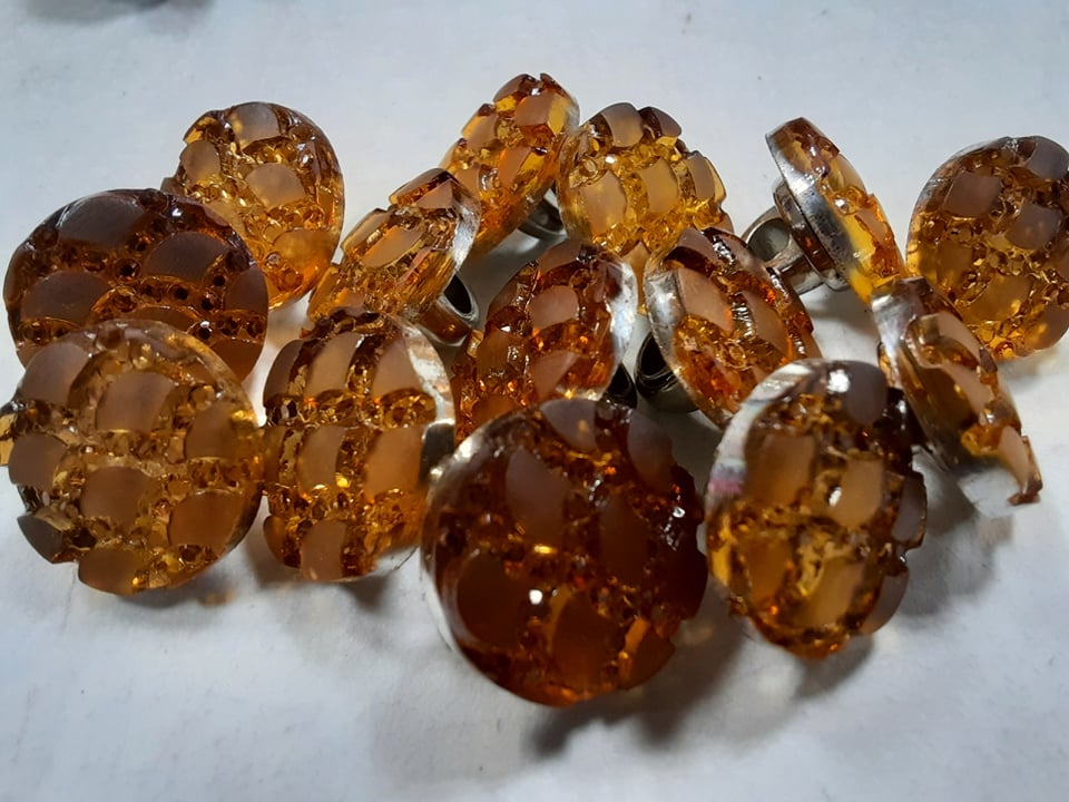 Elegantný vzorovaný gombík Ø 17mm - 1 ks