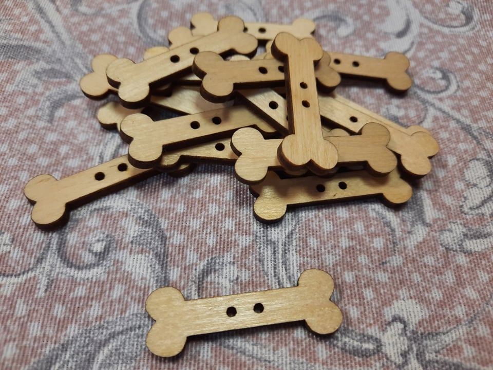 Drevená dekorácia  4 x 1,4 cm - 1 ks