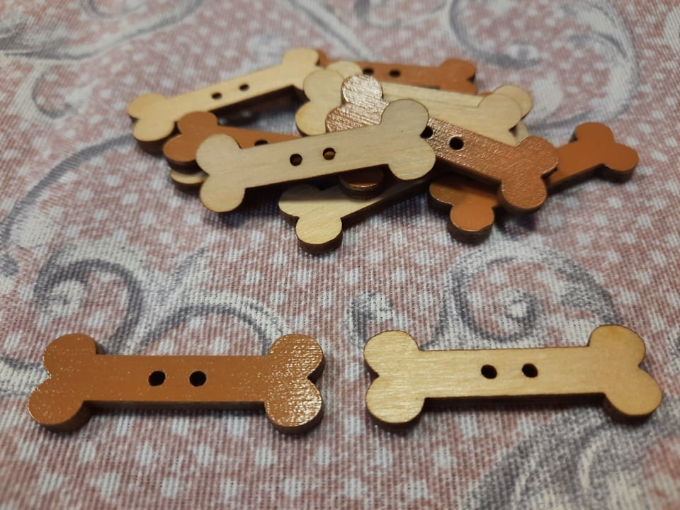 Drevená dekorácia  4 x 1,4 cm - 1 ks