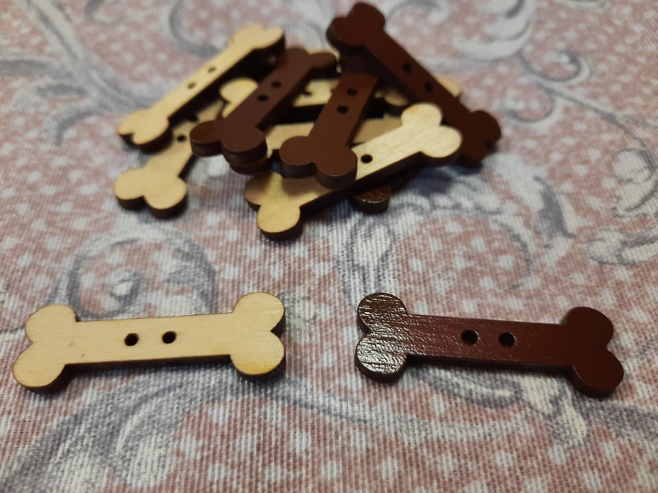 Drevená dekorácia  4 x 1,4 cm - 1 ks