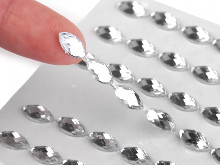 Samolepiace kamienky na lepiacom prúžku 5x10 mm - 1 karta