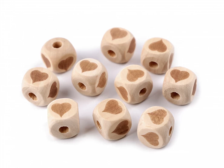 Drevené korálky kocka srdce 14x14 mm - 10ks