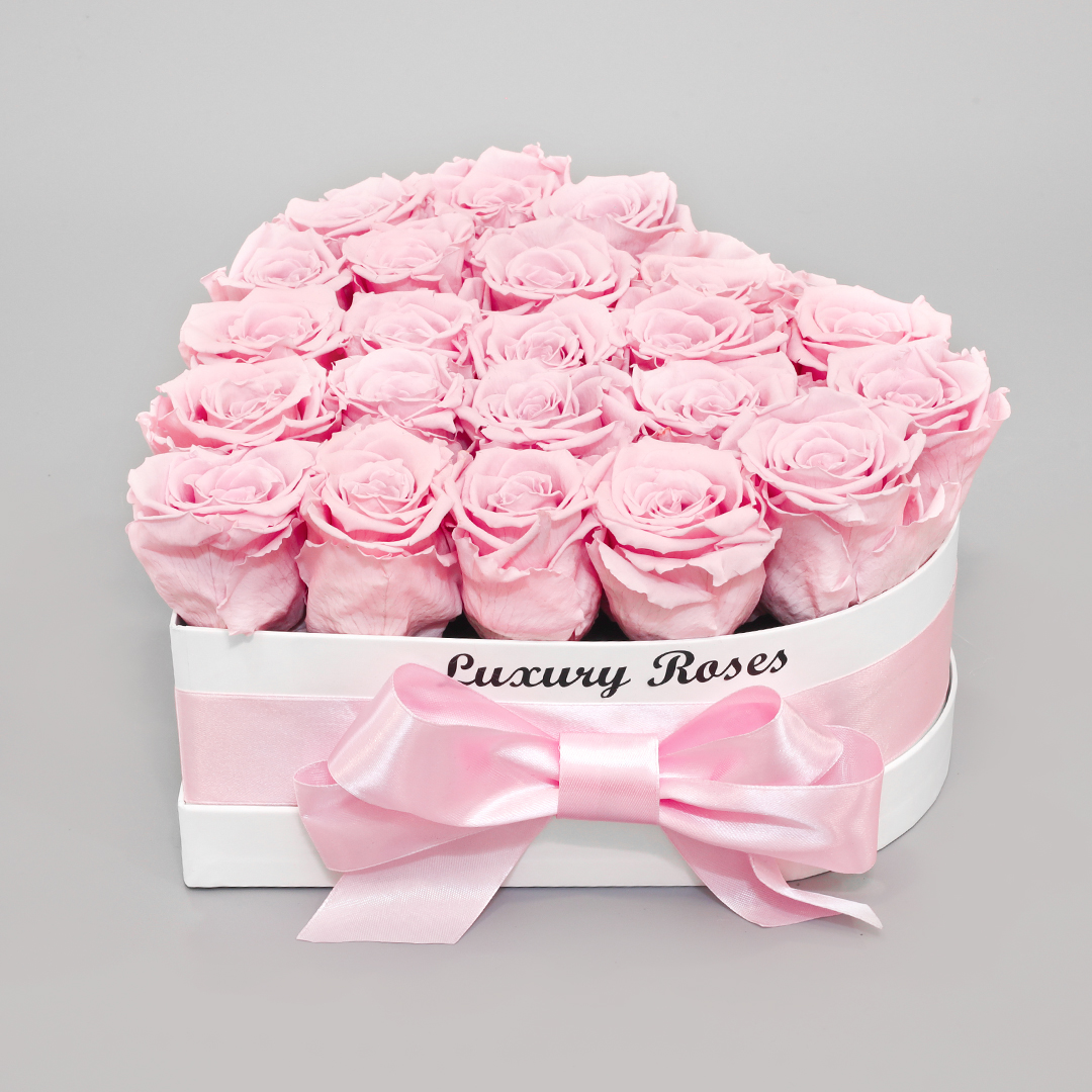 Luxusný biely box srdce s trvácnymi ružovými ružami